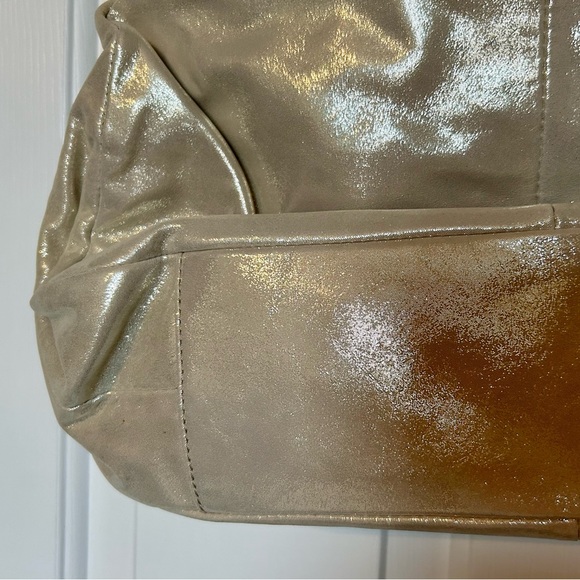 Coach pearlescent metallic handbag EXCELLENT! - Picture 4 of 13